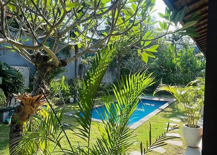 Konukevi Wiryaroja - Quite Garden In 3*